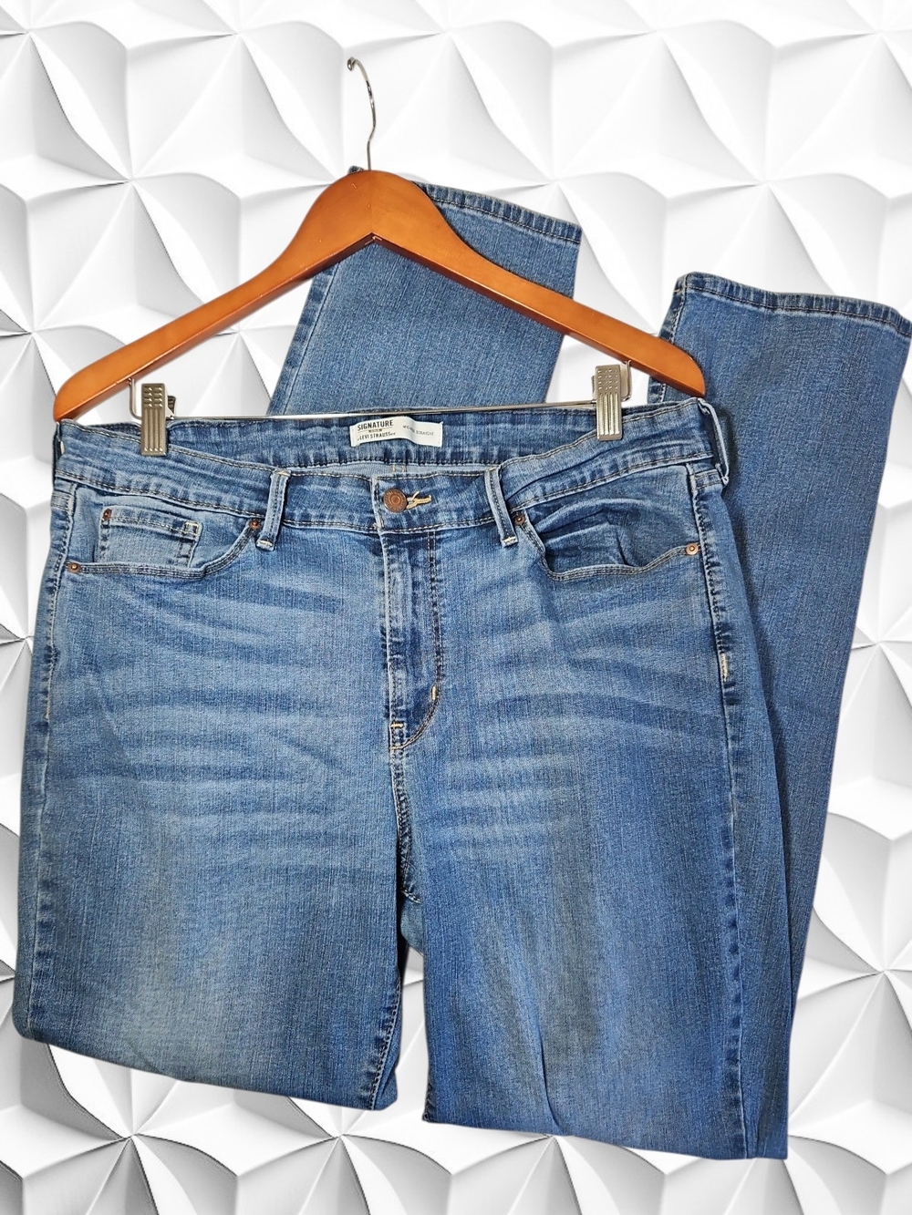 Signature by Levi Strauss Mid-Rise Straight Jeans Size 16L W33 L34 Medium Wash
